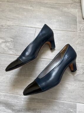 Vintage Magik by Amalfi Navy Leather Cap-Toe Pumps Size 6
